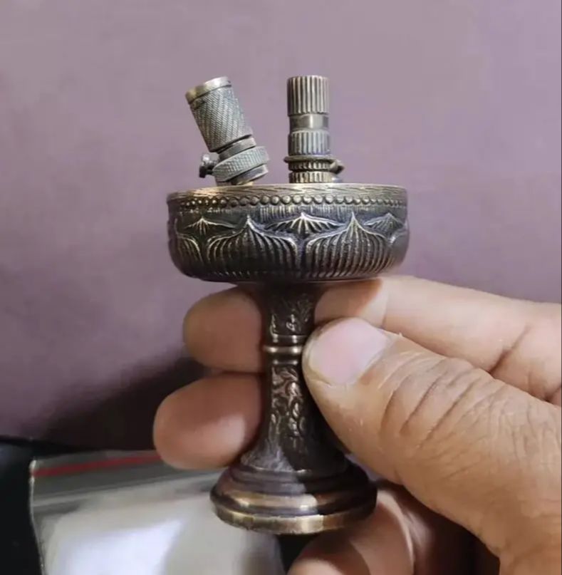 The Artisan’s “Oil Lamp” – A Pure Copper Desktop Lighter