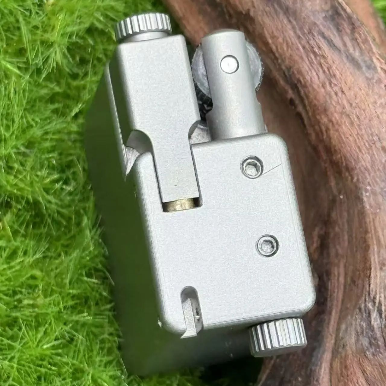 ultra-compact-titanium-cube-lighter-3.jpg