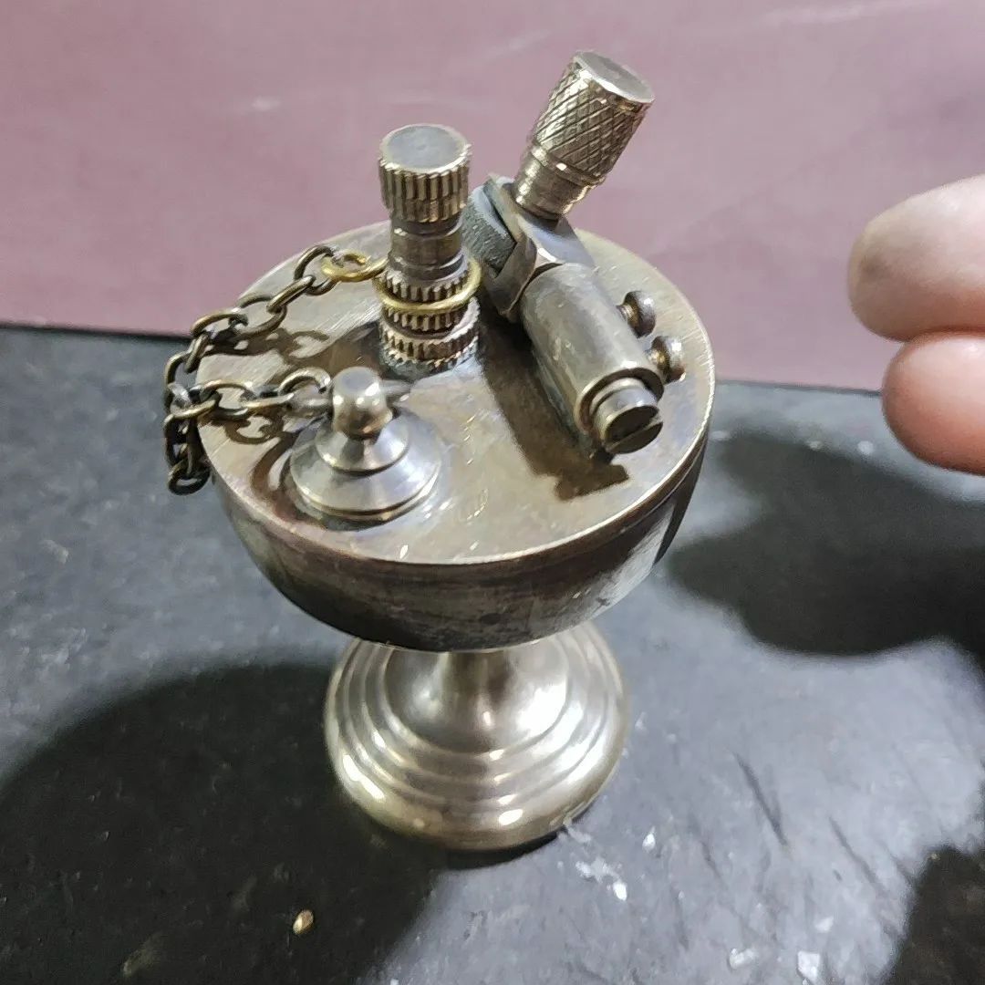 vintage-brass-oil-lamp-style-desktop-lighter-4.jpg