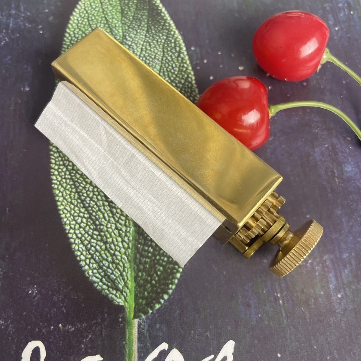 Vintage-Style Brass Tobacco Roller with Mechanical Gears