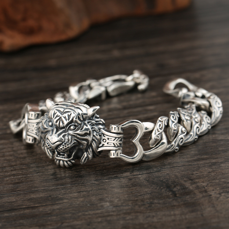 “The Alpha Tiger” – A Men’s 925 Silver Vine-Patterned Bracelet
