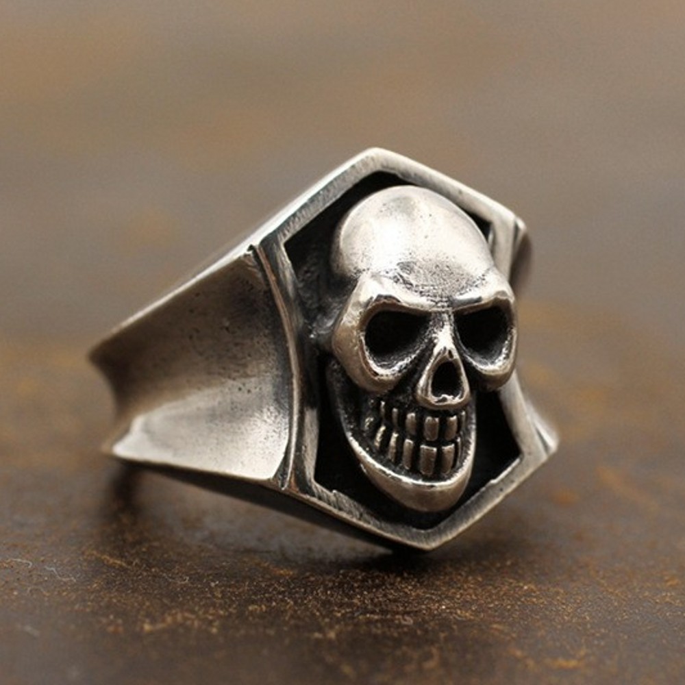 the-baron-a-handmade-retro-skull-ring-in-solid-925-silver-0.jpg