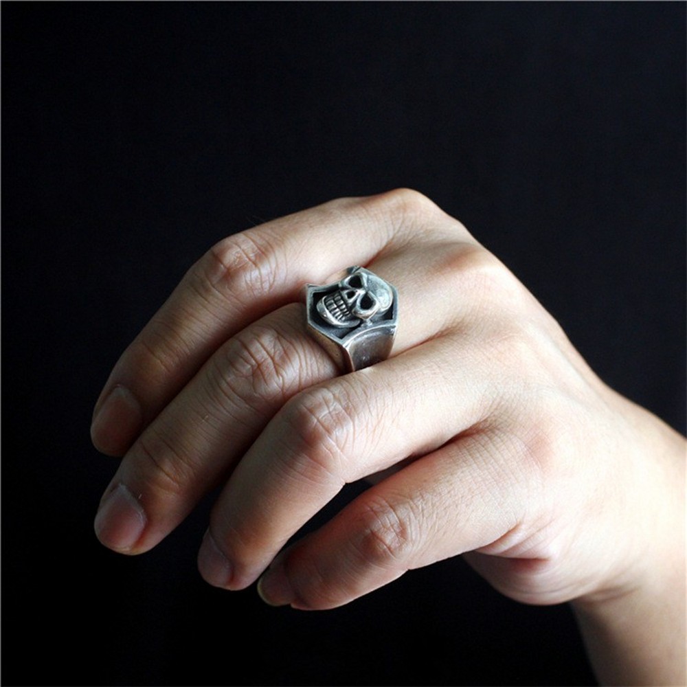 the-baron-a-handmade-retro-skull-ring-in-solid-925-silver-5.jpg