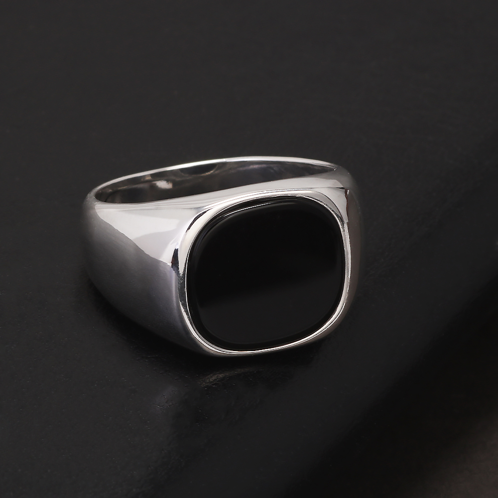 The ‘Classic’ – A 925 Silver & Onyx Signet Ring